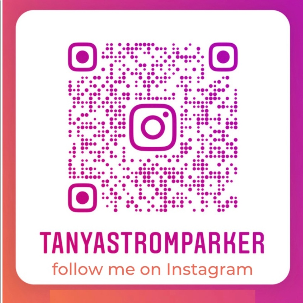 📸Scan QR code to follow me on Instagram 🤗